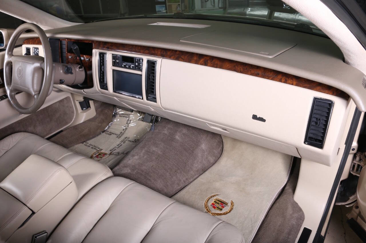 Used 1994 Cadillac Fleetwood Brougham RWD image 88