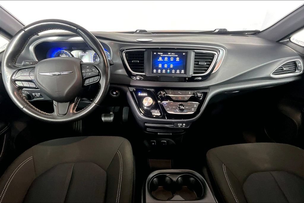 Used 2020 Chrysler Pacifica Touring w/ S Appearance Package FWD image 15