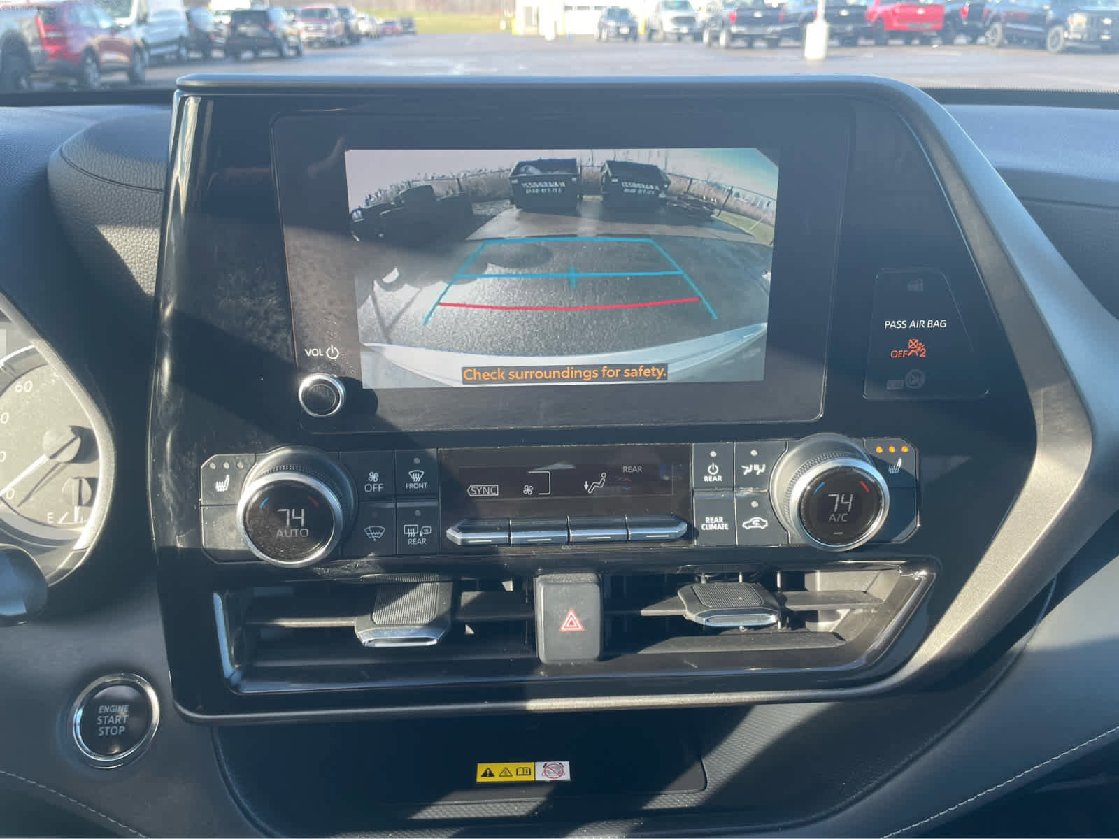 Used 2023 Toyota Highlander XLE image 23