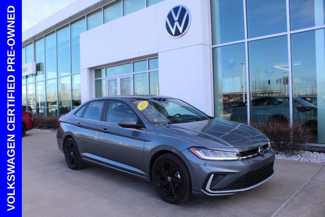 Used 2025 Volkswagen Jetta SE w/ Sunroof Package image 1