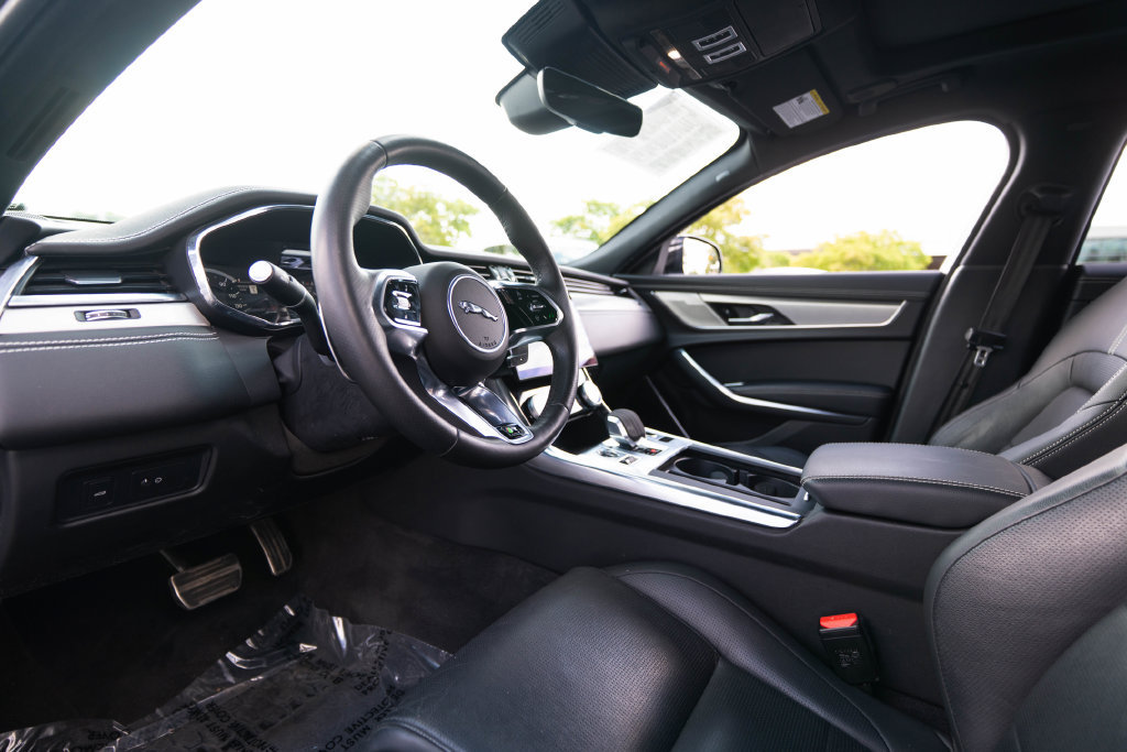 Used 2023 Jaguar XF R-Dynamic SE AWD/4WD image 4