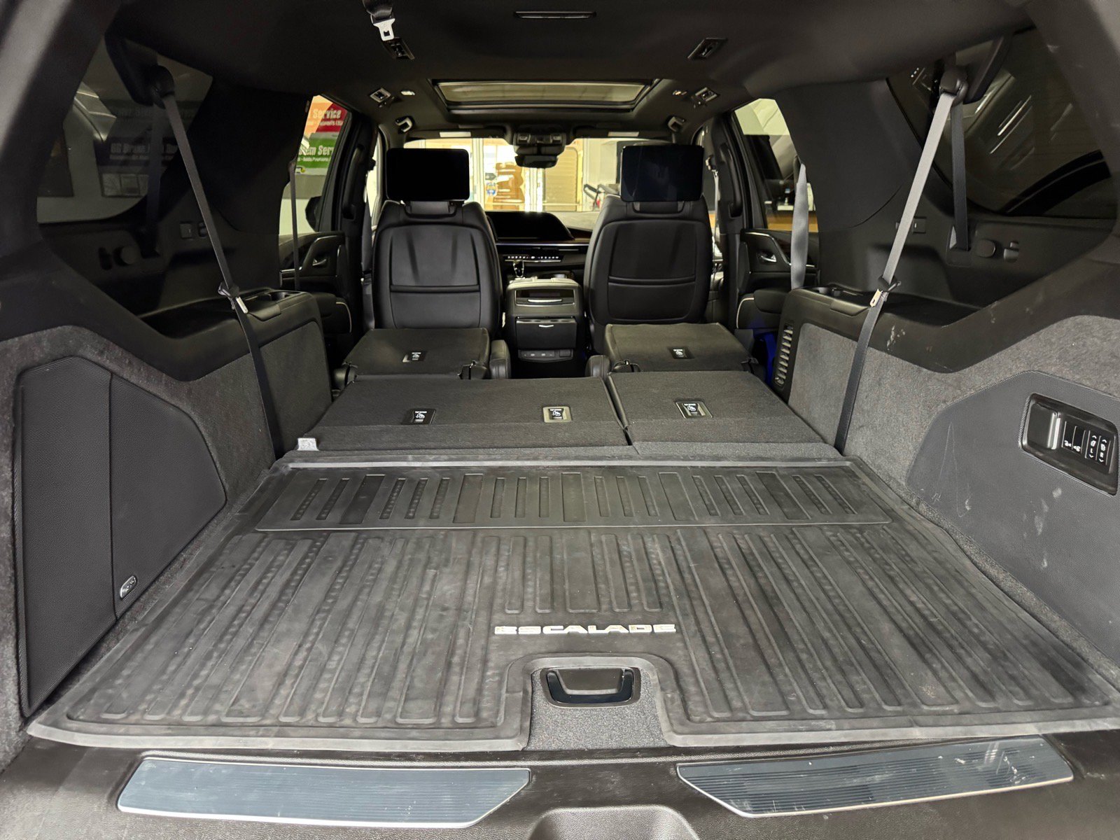 Used 2021 Cadillac Escalade ESV Premium Luxury AWD/4WD image 9
