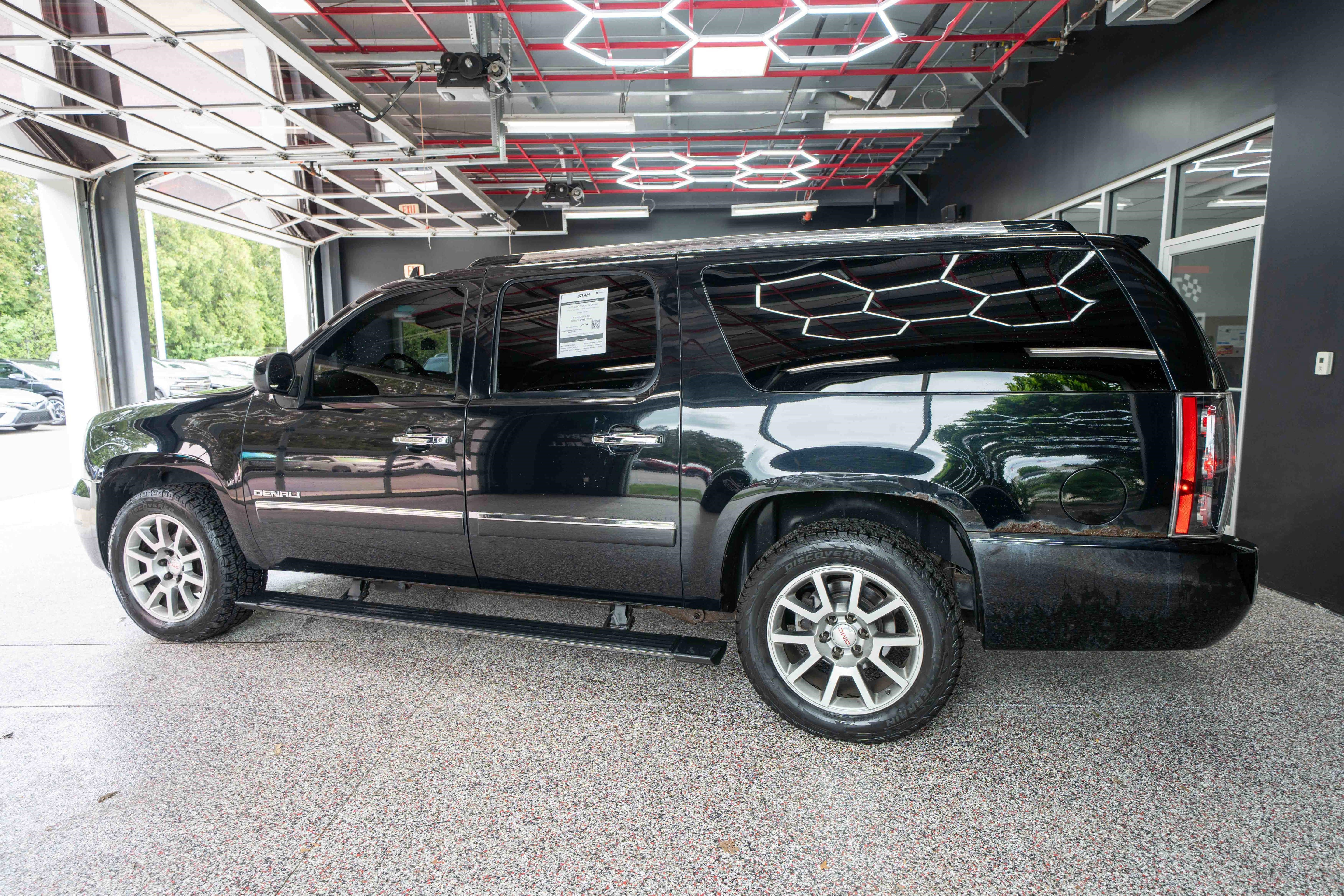 Used 2013 GMC Yukon XL Denali AWD/4WD image 2
