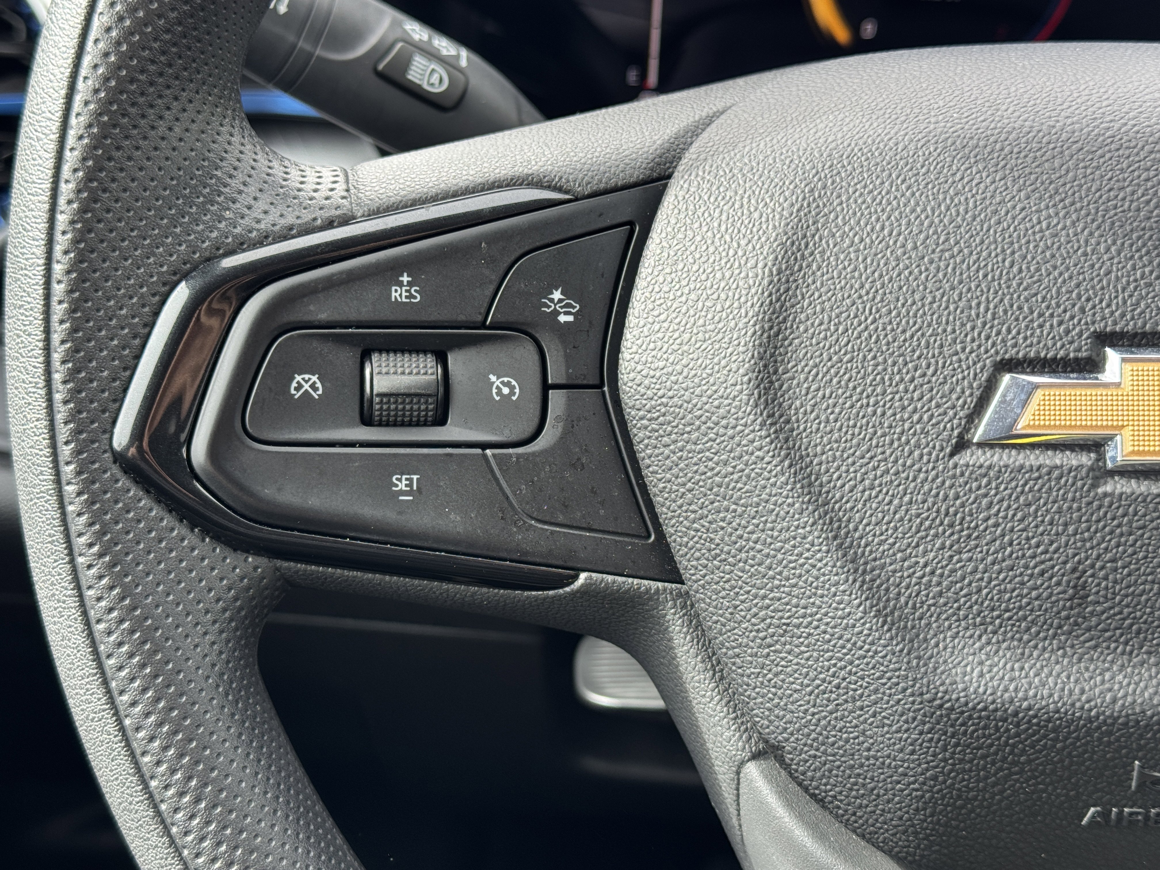 Used 2025 Chevrolet Trax LT image 32