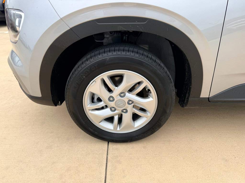 Used 2026 Hyundai Venue SE FWD image 28