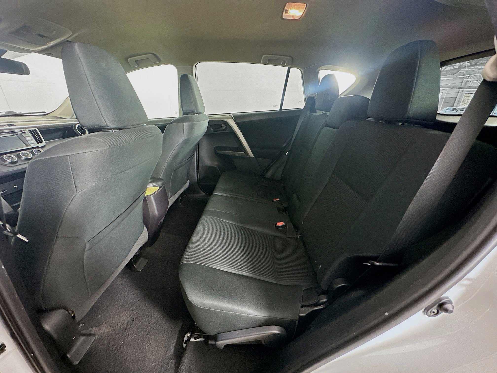 Used 2018 Toyota RAV4 LE FWD image 26