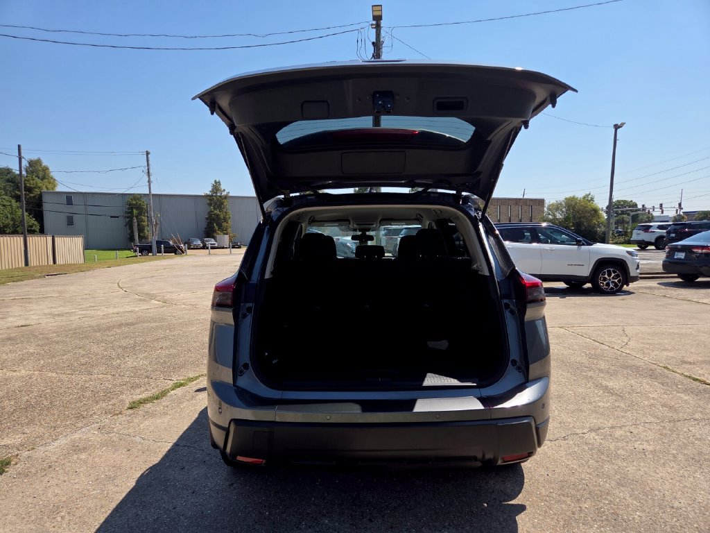 Used 2026 Nissan Rogue S FWD image 27