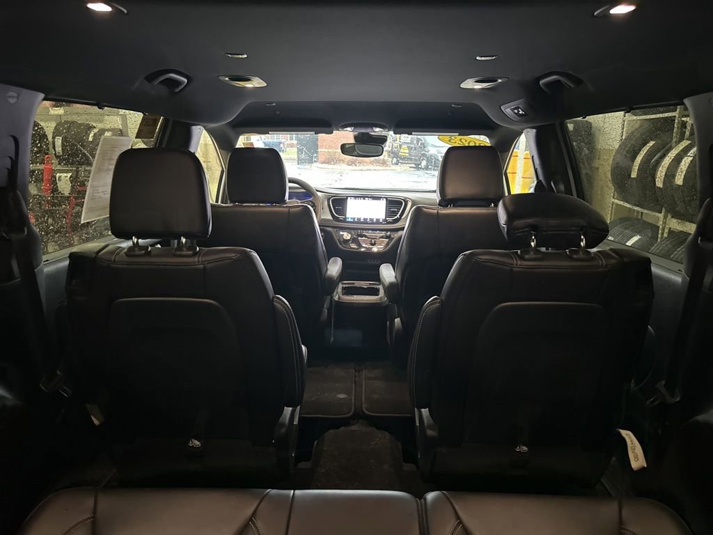 Used 2023 Chrysler Pacifica Touring-L w/ S Appearance Package image 11