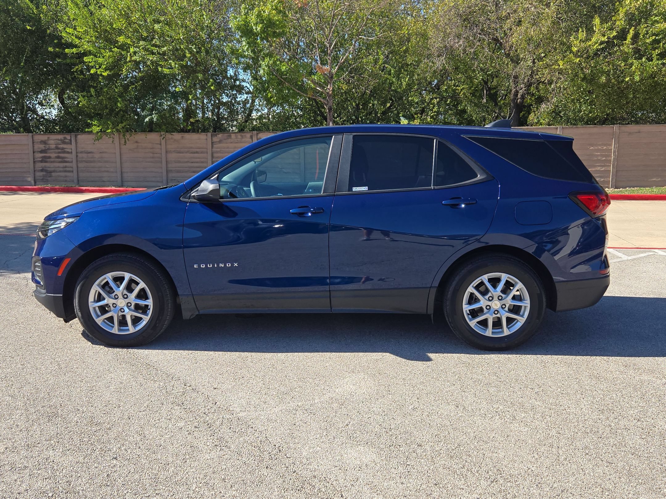 Used 2023 Chevrolet Equinox LS w/ LS Convenience Package FWD image 6