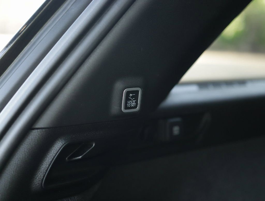 Used 2022 Jeep Grand Cherokee Overland w/ Luxury Tech Group IV image 37