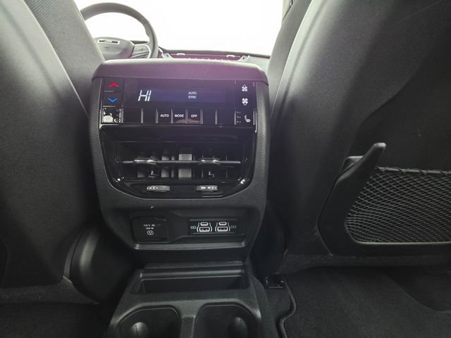 Used 2025 Jeep Grand Cherokee L Limited w/ Black Appearance Package image 36