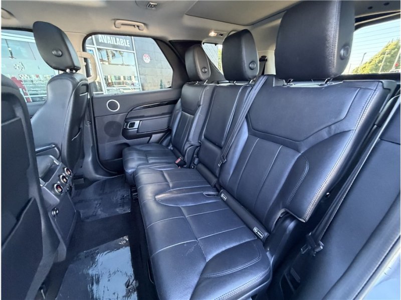 Used 2019 Land Rover Discovery SE AWD/4WD image 24