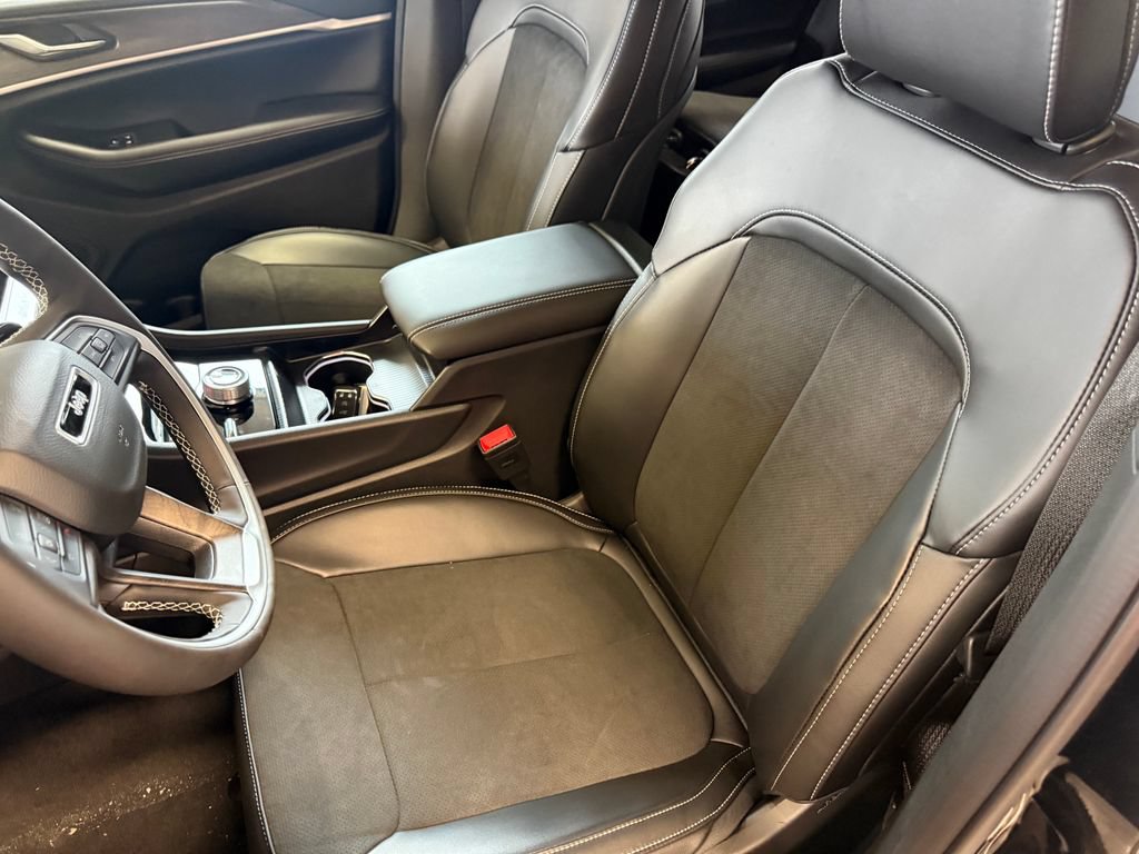 New 2026 Jeep Grand Cherokee Altitude AWD/4WD image 17