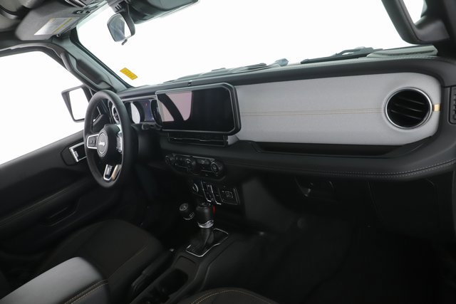 Used 2025 Jeep Wrangler Unlimited Sahara image 27