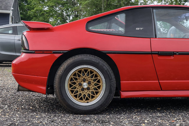 Used 1988 Pontiac Fiero GT RWD image 10