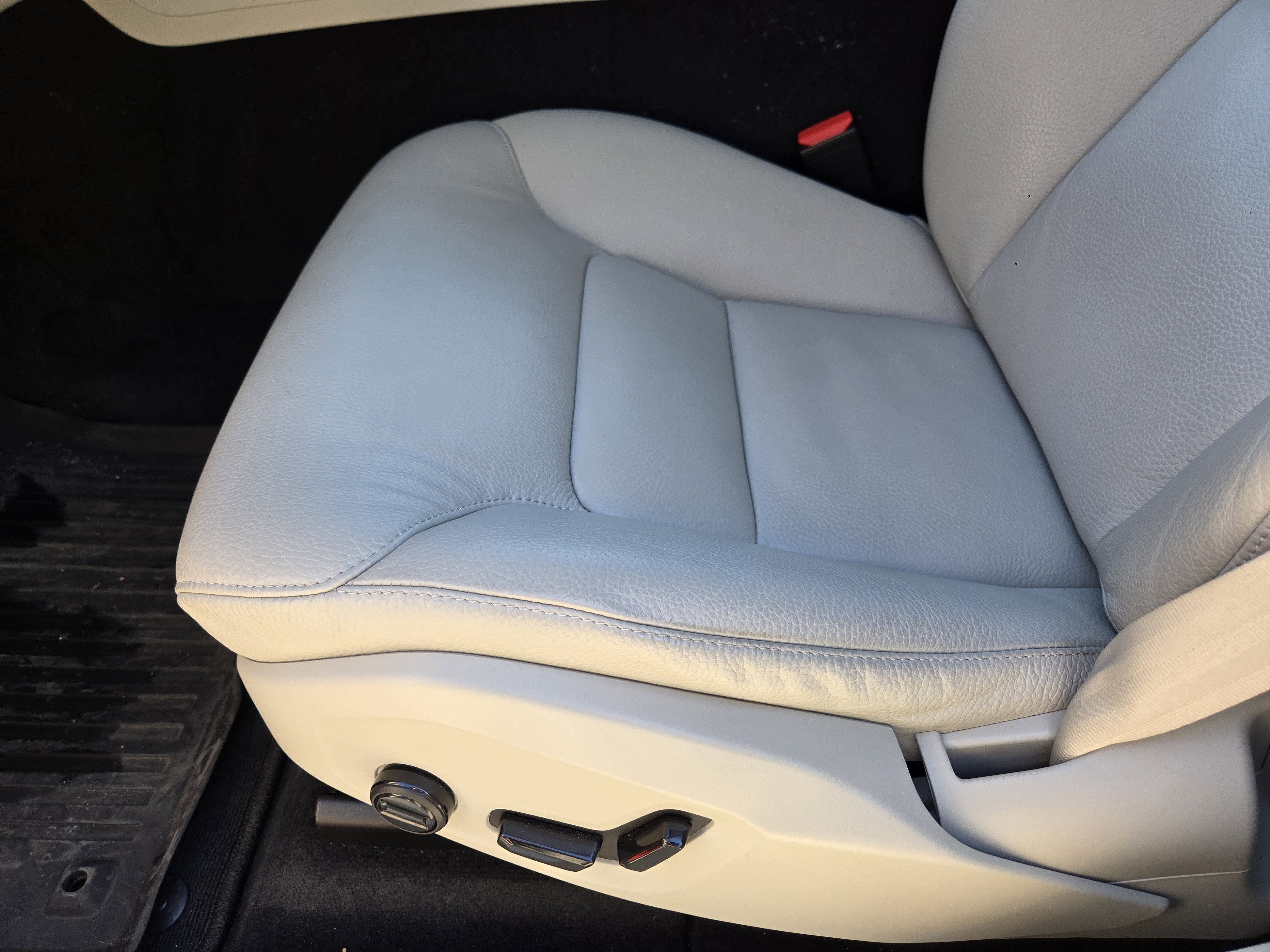 Used 2023 Volvo XC60 B5 Plus w/ Climate Package image 37