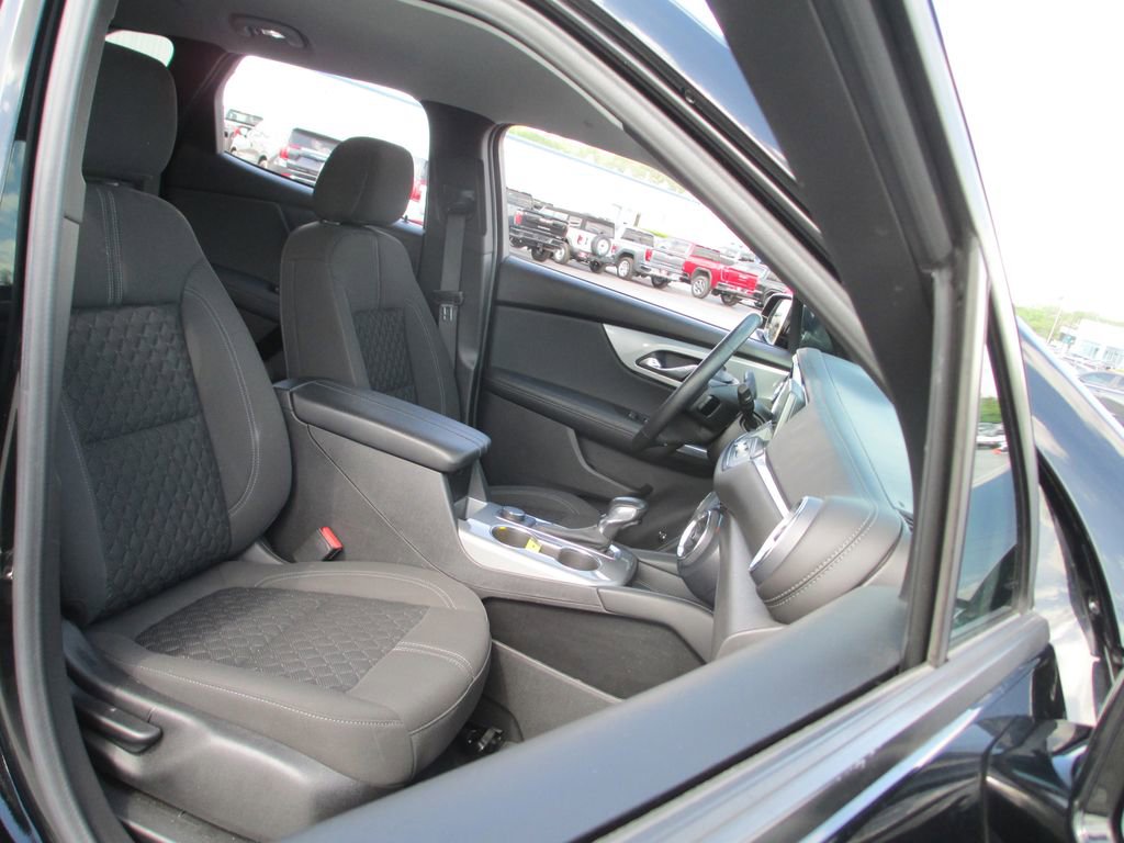 Used 2019 Chevrolet Blazer LT FWD image 19