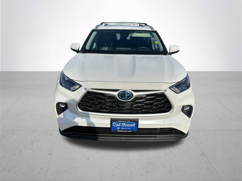 Used 2022 Toyota Highlander XLE image 3