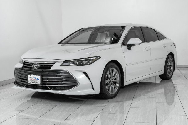 Used 2019 Toyota Avalon XLE w/ Moonroof Package image 4