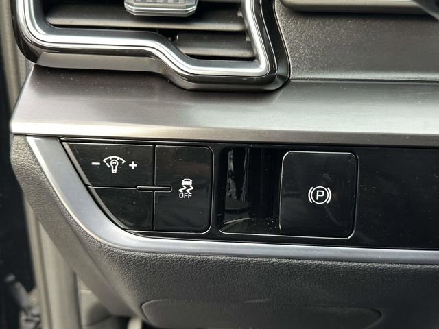 Used 2025 Kia Sportage EX image 14