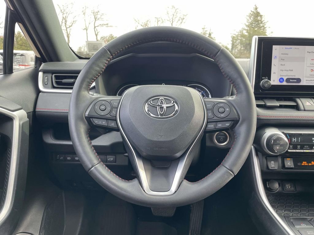 Used 2023 Toyota RAV4 SE image 20