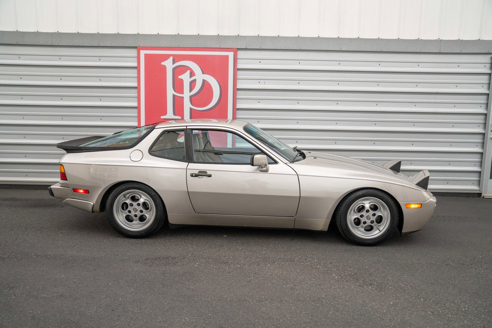 Used 1986 Porsche 944 Turbo RWD image 52