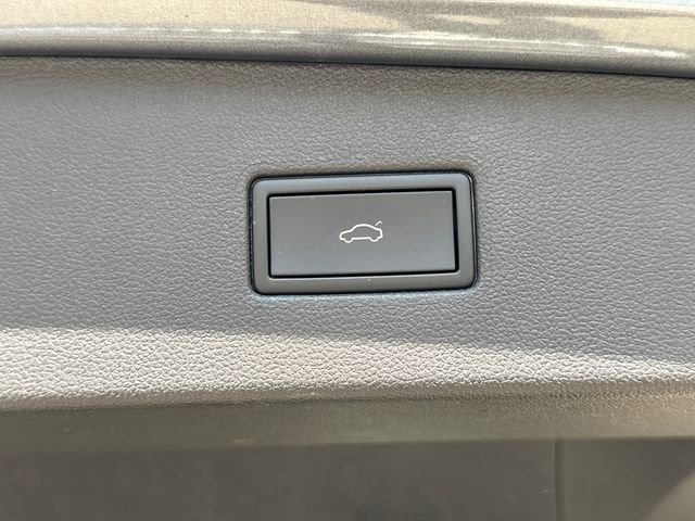 Used 2024 Volkswagen Tiguan Wolfsburg Edition image 35