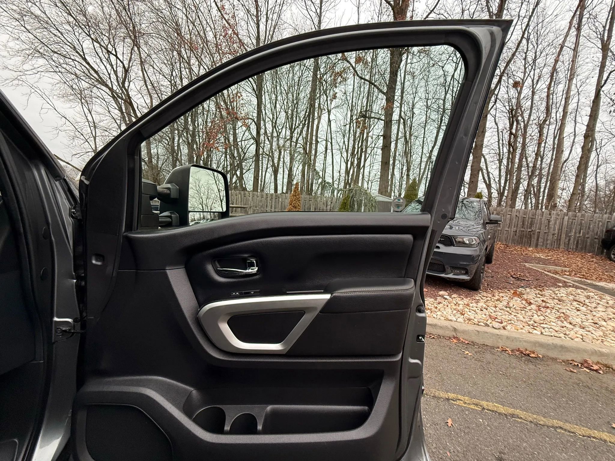 Used 2017 Nissan Titan SL image 30