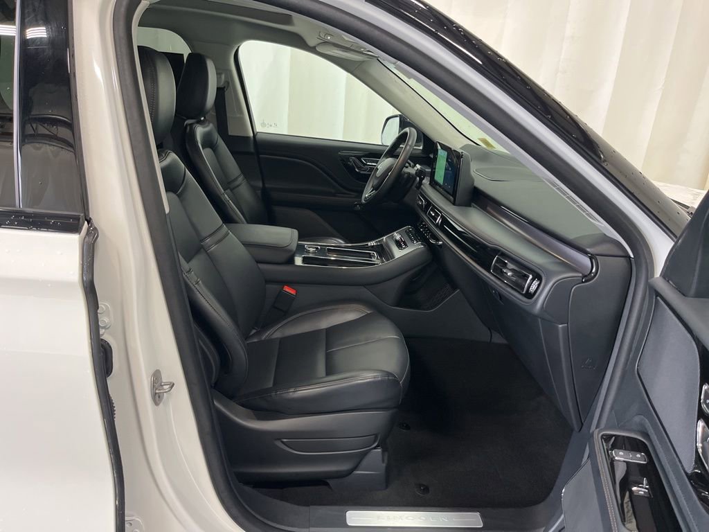 Used 2025 Lincoln Aviator AWD w/ Jet Appearance Package image 21