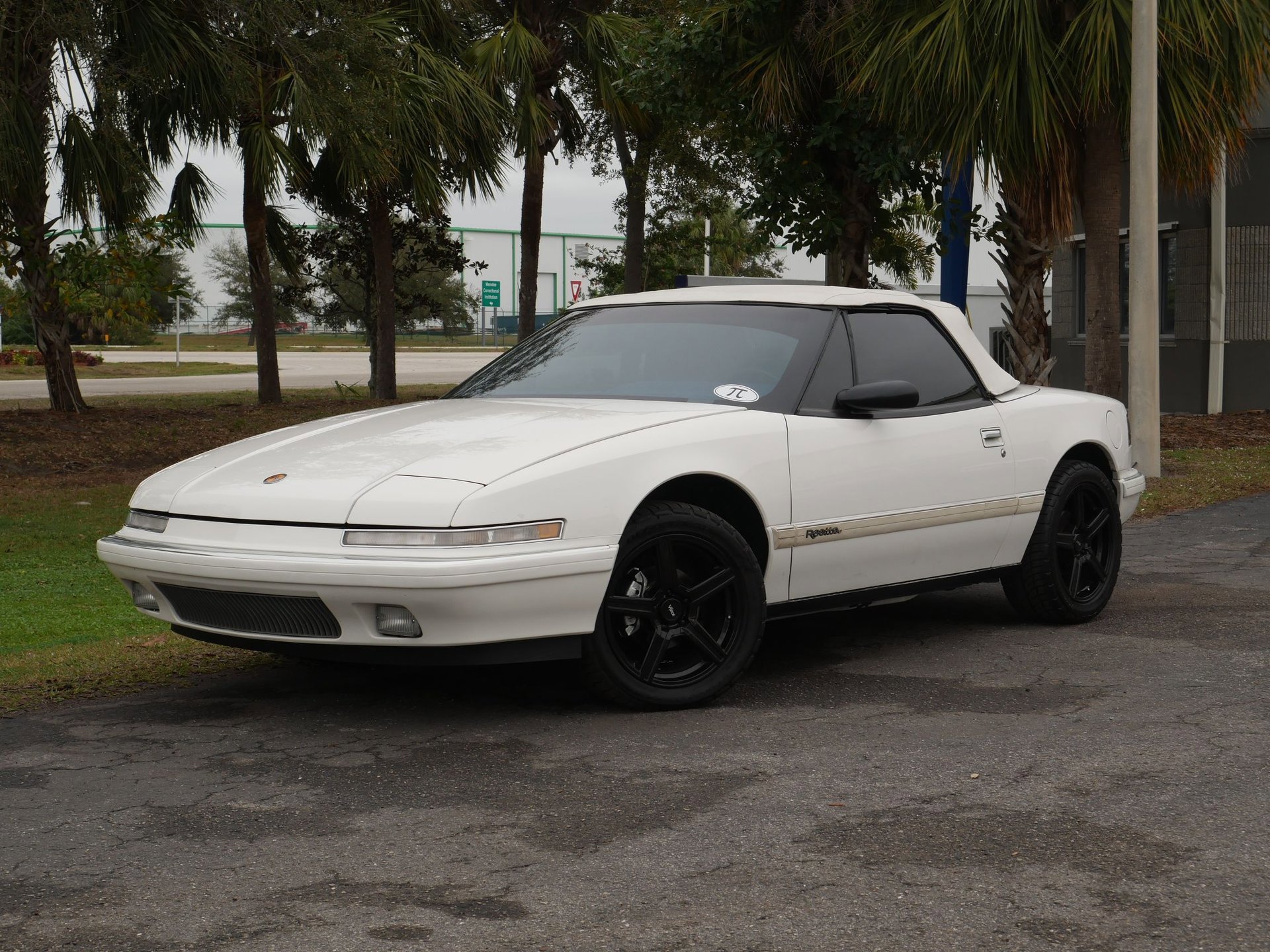 Used 1990 Buick Reatta Convertible image 12