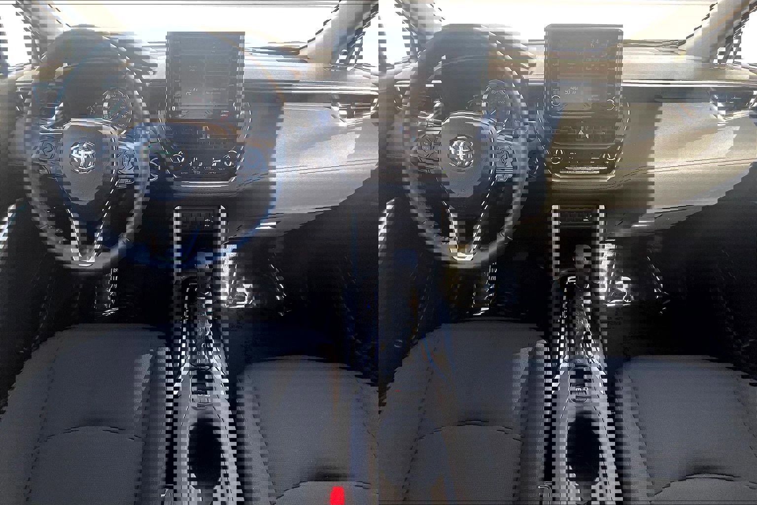 Used 2022 Toyota Corolla Cross LE image 19