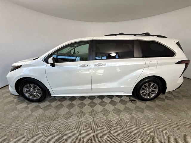 Used 2022 Toyota Sienna XLE FWD image 10