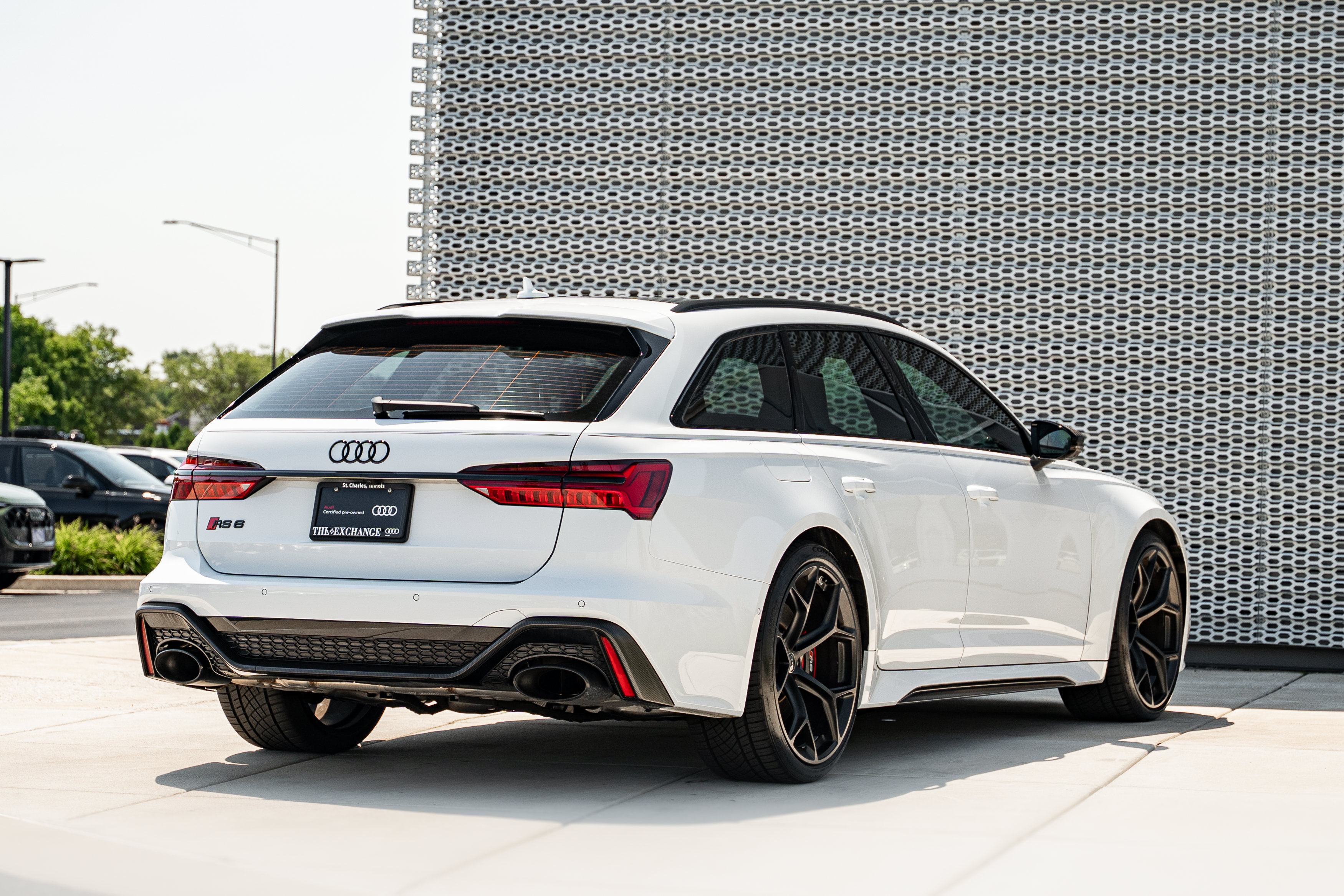 Certified 2025 Audi RS 6 performance AWD/4WD image 4