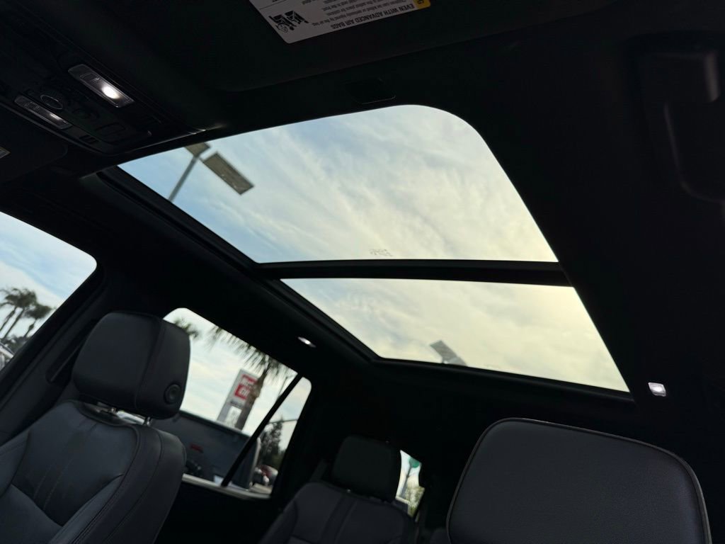 Used 2023 Chevrolet Tahoe RST w/ Luxury Package image 17