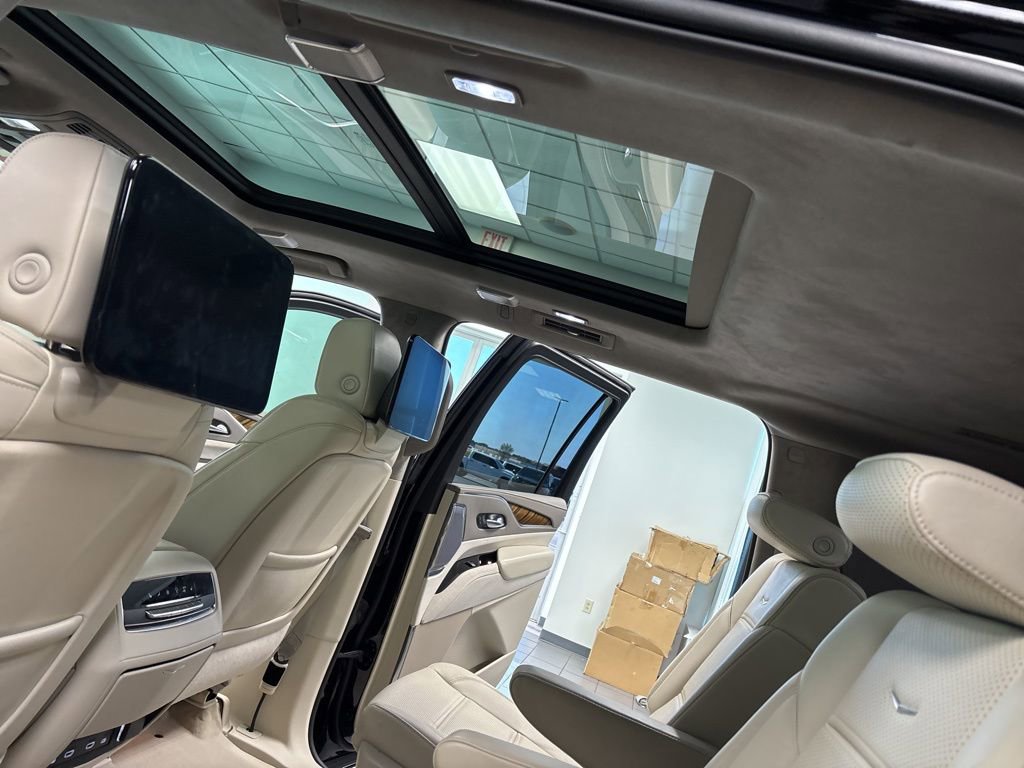 Used 2022 Cadillac Escalade ESV Premium Luxury Platinum image 32
