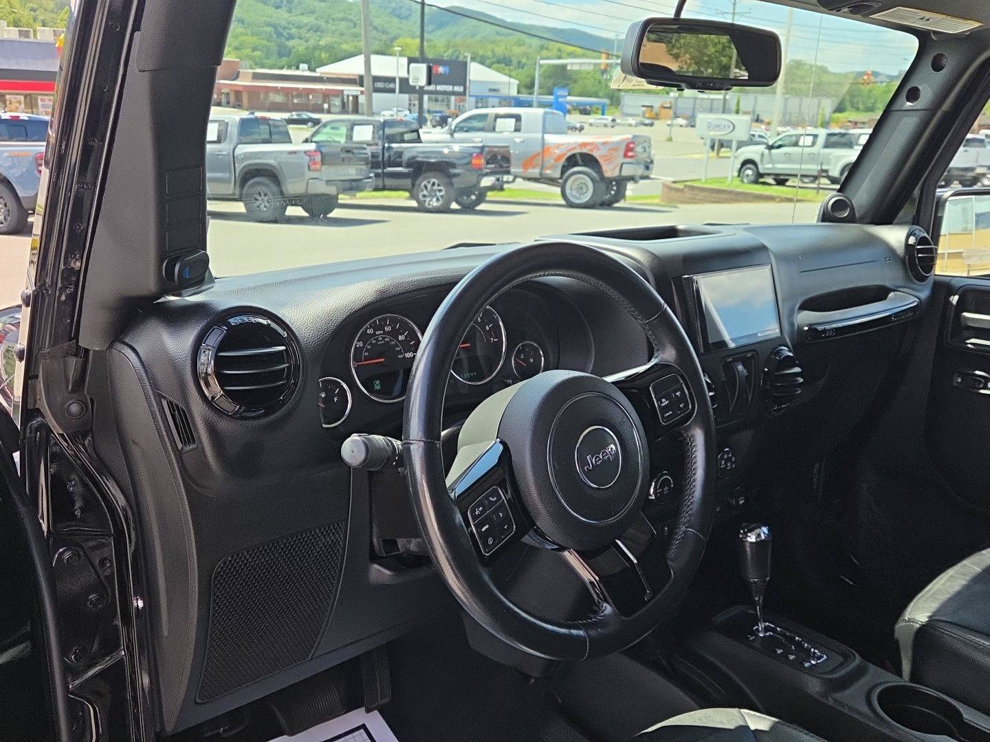 Used 2014 Jeep Wrangler Sahara AWD/4WD image 11