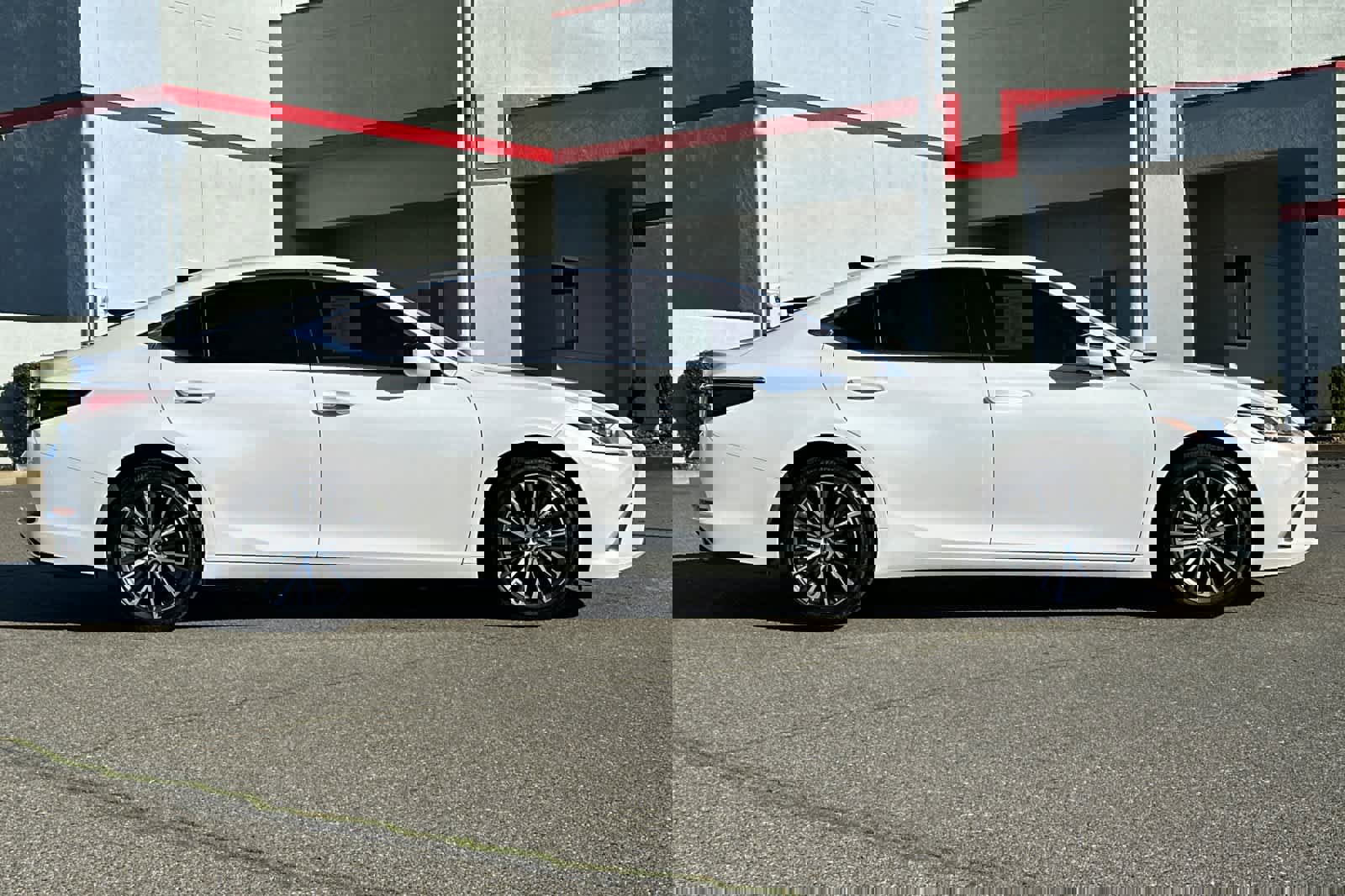 Used 2025 Lexus ES 350 w/ Premium Package image 6