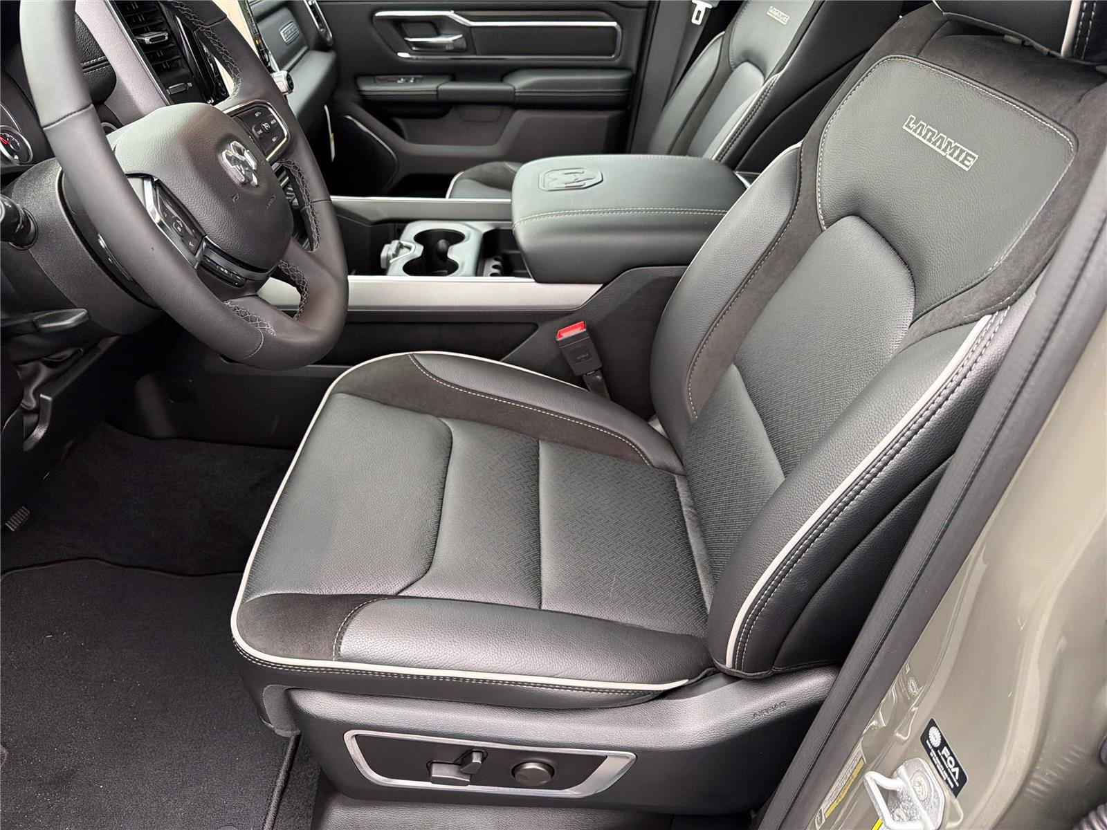 Used 2026 RAM 1500 Laramie AWD/4WD image 7