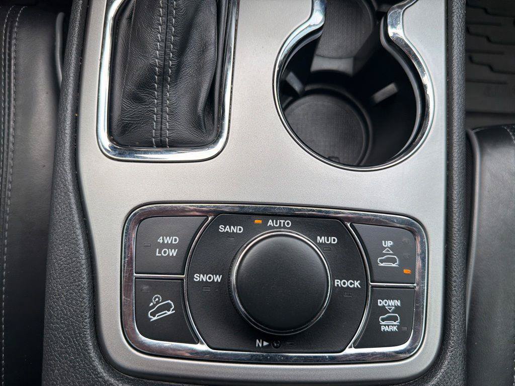 Used 2020 Jeep Grand Cherokee Overland AWD/4WD image 45