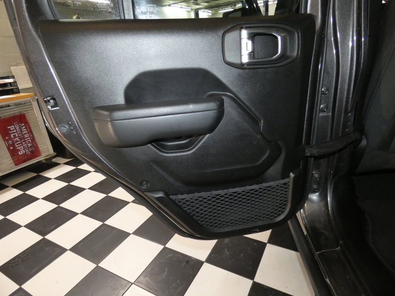 Used 2023 Jeep Wrangler Unlimited Rubicon image 25