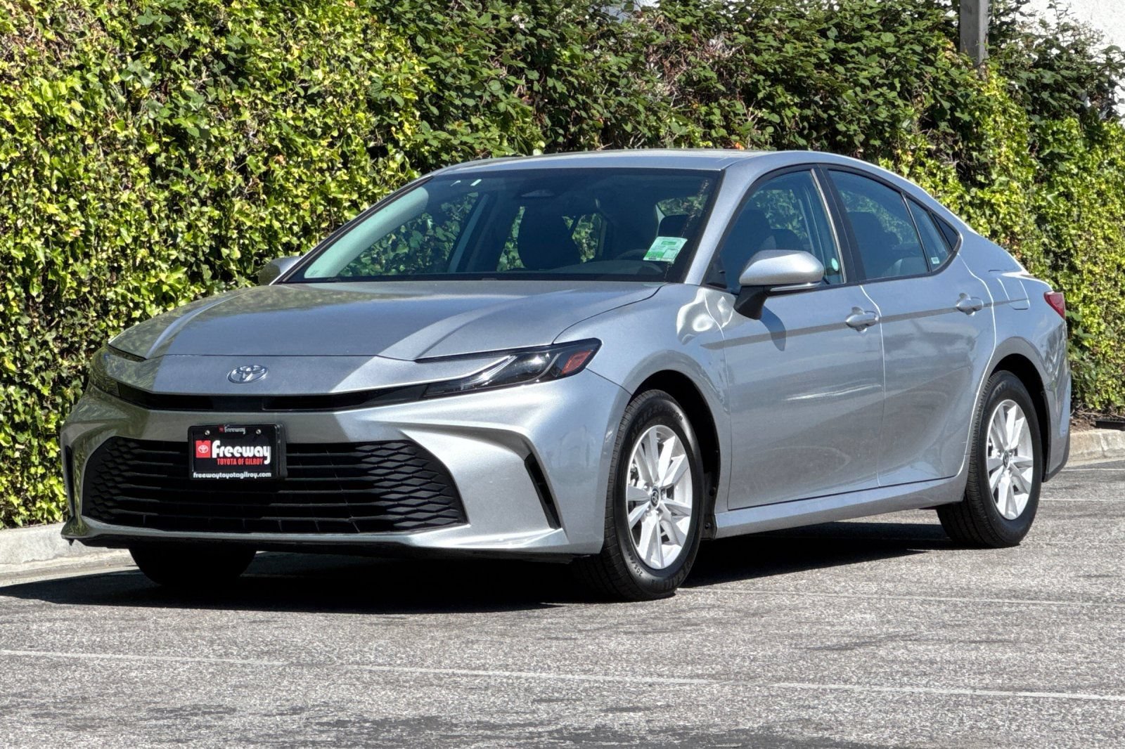 Used 2025 Toyota Camry LE FWD image 10