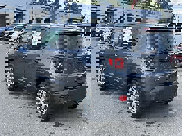 Used 2023 Jeep Renegade Latitude image 32