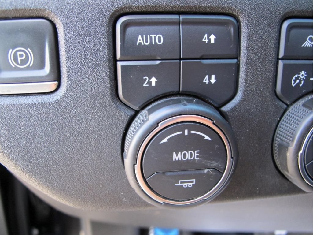 Used 2022 Chevrolet Silverado 1500 High Country w/ High Country Premium Package AWD/4WD image 13