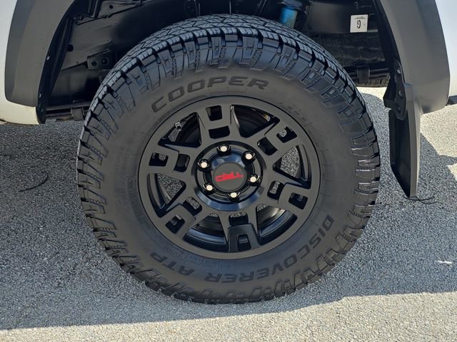 Used 2020 Toyota Tacoma TRD Off-Road AWD/4WD image 33