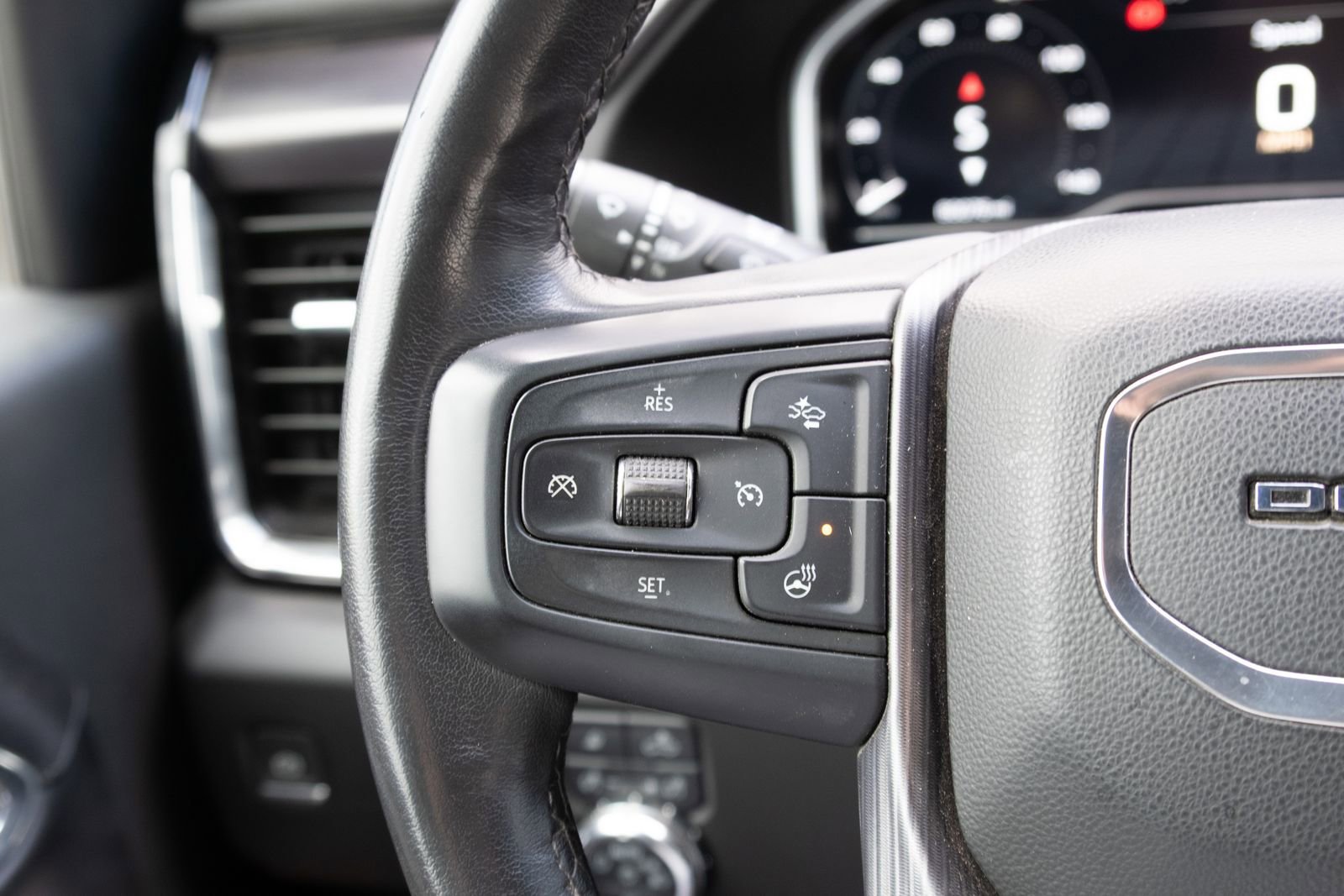 Used 2024 GMC Sierra 3500 Denali Ultimate AWD/4WD image 4