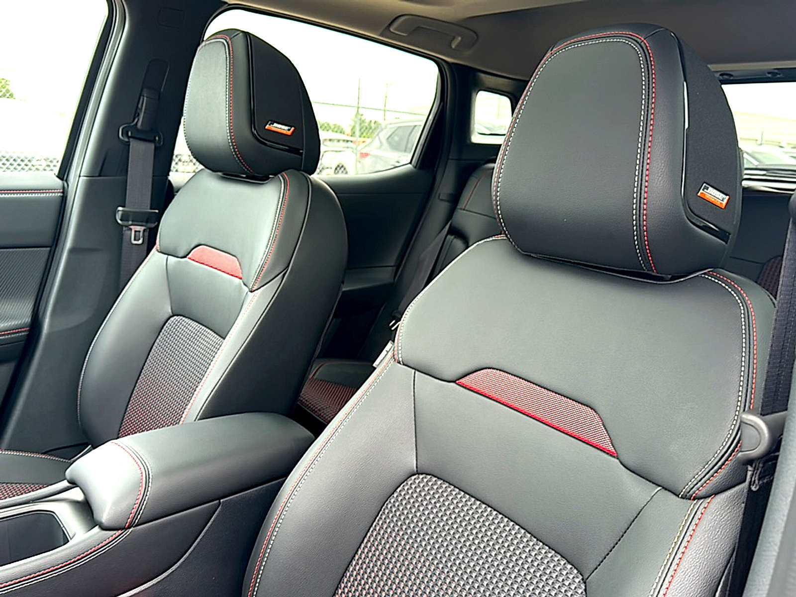 New 2026 Nissan Kicks SR w/ SR Premium Package FWD image 11