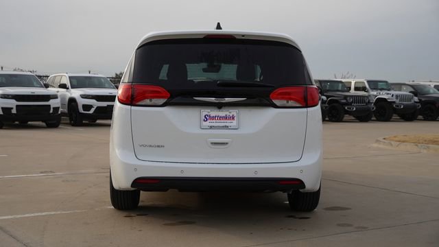 New 2026 Chrysler Voyager LX image 8