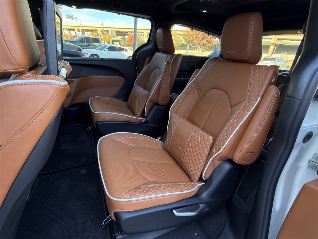 New 2026 Chrysler Pacifica Pinnacle image 21