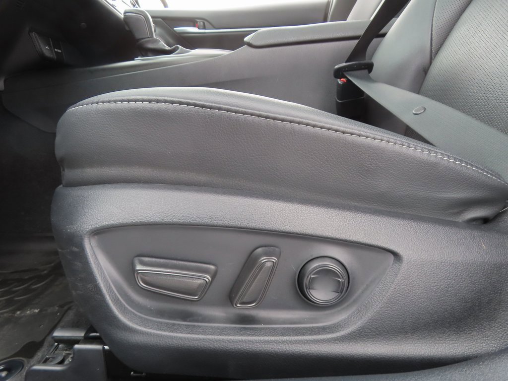 Used 2023 Toyota Camry XSE image 8