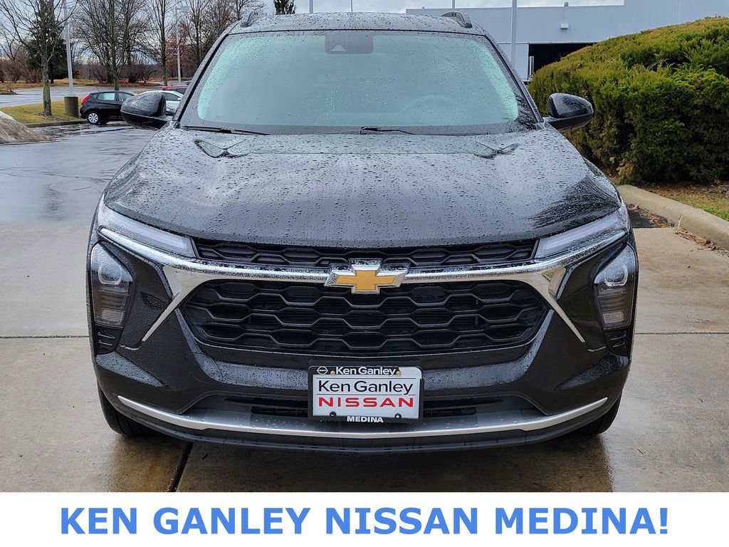 Used 2025 Chevrolet Trax LT image 8